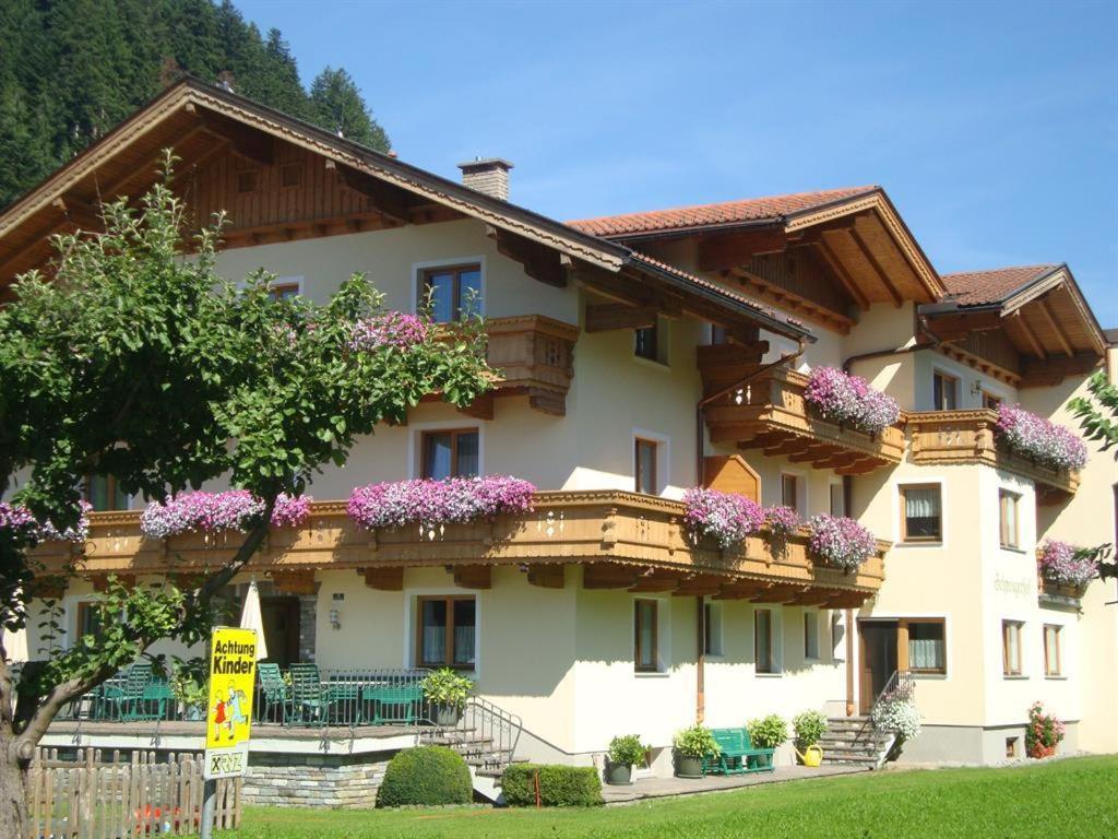 Gaestehaus Schwoagerhof Fuegen Exterior photo