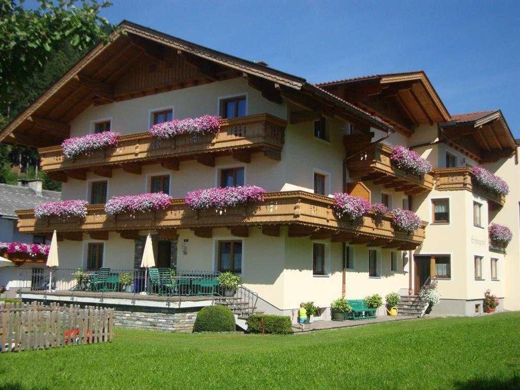 Gaestehaus Schwoagerhof Fuegen Exterior photo