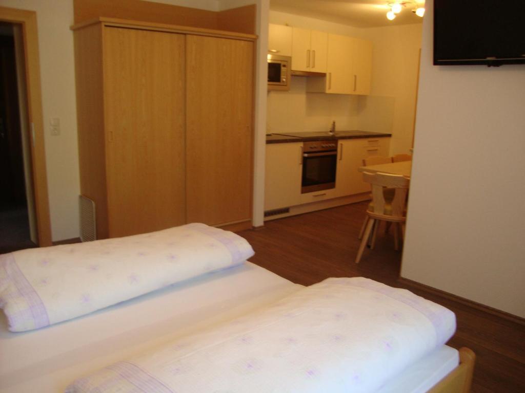 Gaestehaus Schwoagerhof Fuegen Room photo
